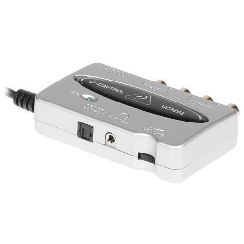 Внешняя звуковая карта behringer umc22