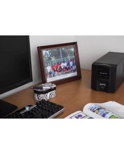 Купить Источник бесперебойного питания APC Smart-UPS SMT750IC  в E-mobi