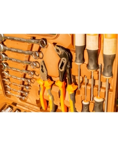 Купить Универсальный набор инструмента 1/2"DR и 1/4"DR с 12-гранными головками 1/2"DR, 77 шт OMBRA OMT77S12  в E-mobi