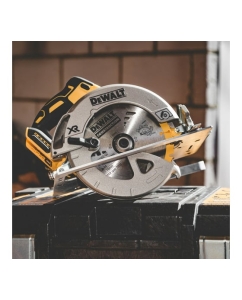 Купить Дисковая пила DEWALT 18В XR DCS570N  в E-mobi