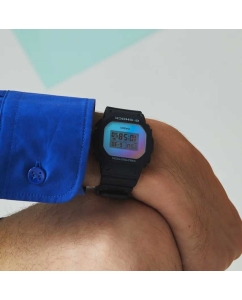 Купить Японские наручные часы Casio G-SHOCK DW-5600SR-1 с хронографом  в E-mobi