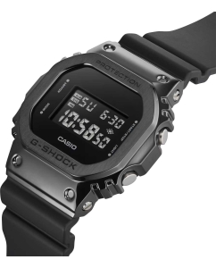 Купить Японские наручные часы Casio G-SHOCK GM-5600UB-1 с хронографом  в E-mobi