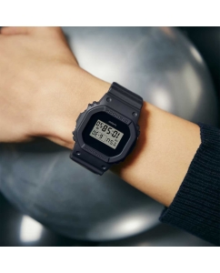 Купить Японские наручные часы Casio G-SHOCK DWE-5657RE-1ER с хронографом  в E-mobi