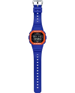 Купить Японские наручные часы Casio G-SHOCK DW-5610SC-2 с хронографом  в E-mobi