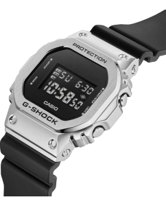 Купить Японские наручные часы Casio G-SHOCK GM-5600U-1 с хронографом  в E-mobi