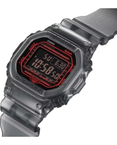 Купить Японские наручные часы Casio G-SHOCK DW-B5600G-1 с хронографом  в E-mobi