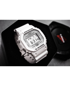 Купить Японские наручные часы Casio G-SHOCK DW-5600MW-7E с хронографом  в E-mobi