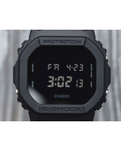 Купить Японские наручные часы Casio G-SHOCK DW-5600BB-1E с хронографом  в E-mobi
