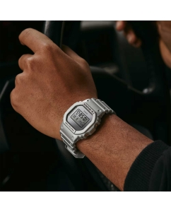 Купить Японские наручные часы Casio G-SHOCK DW-5600FF-8 с хронографом  в E-mobi